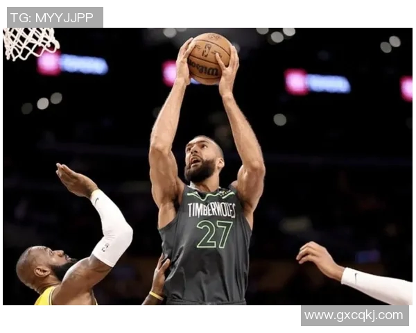 森林狼与绿军激战正酣NBA赛季精彩对决引发球迷热议与期待